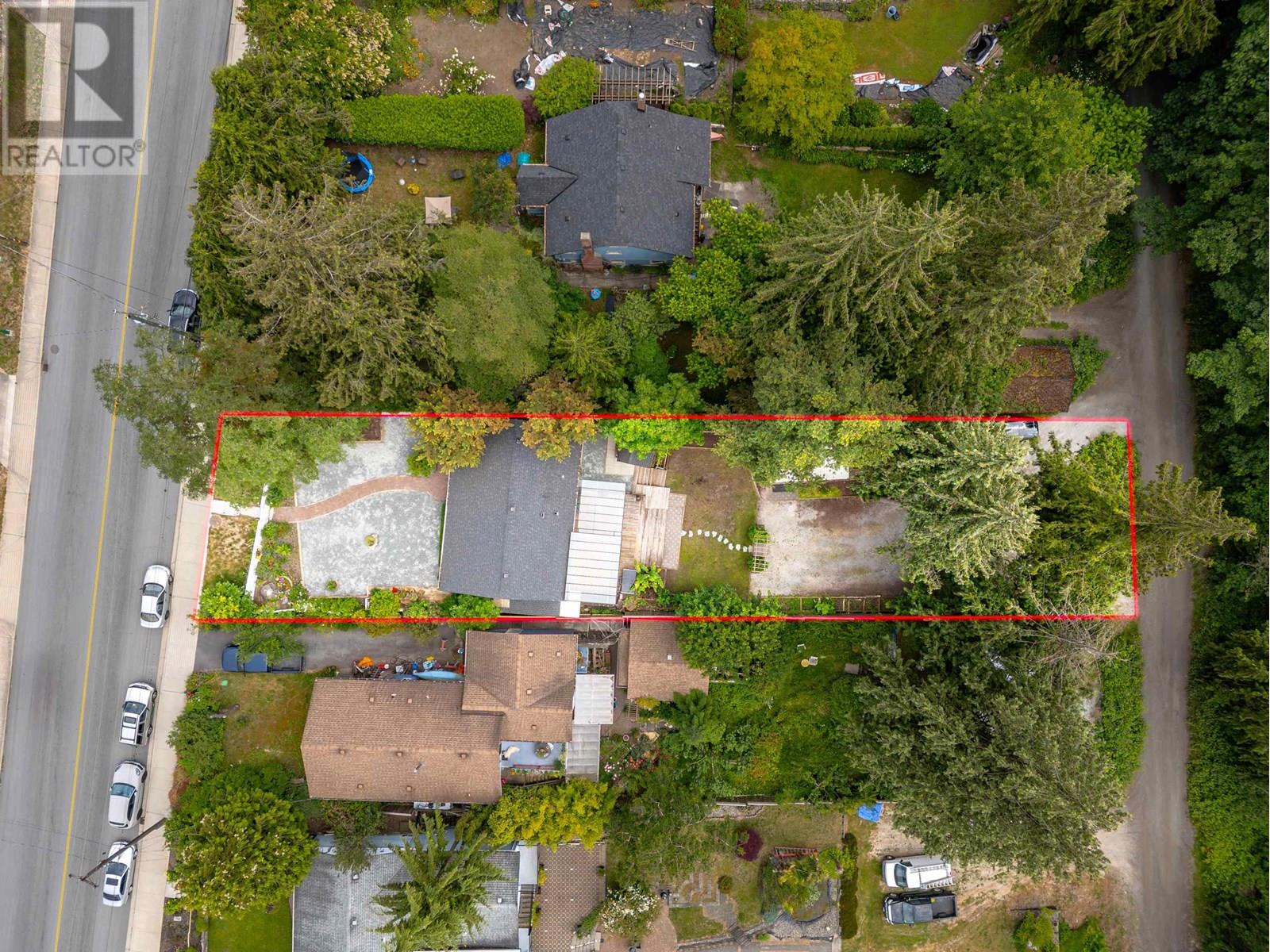 Photo 7 of 8626 Gilley Avenue, Burnaby BC