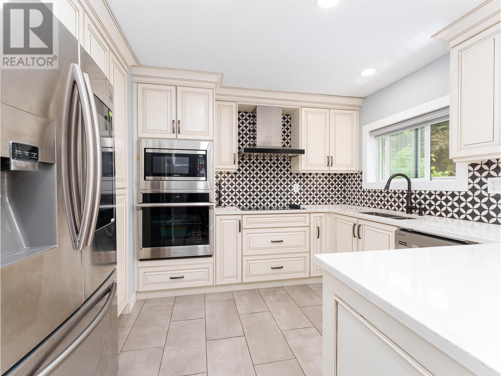 Photo 22 of 8626 Gilley Avenue, Burnaby BC