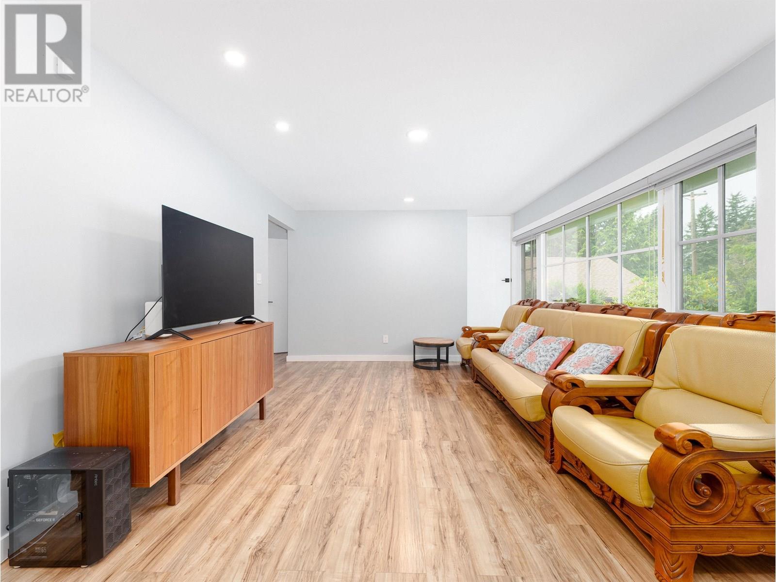 Photo 15 of 8626 Gilley Avenue, Burnaby BC
