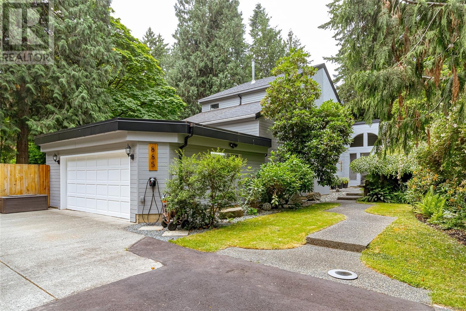 885 Falkirk Ave, North Saanich