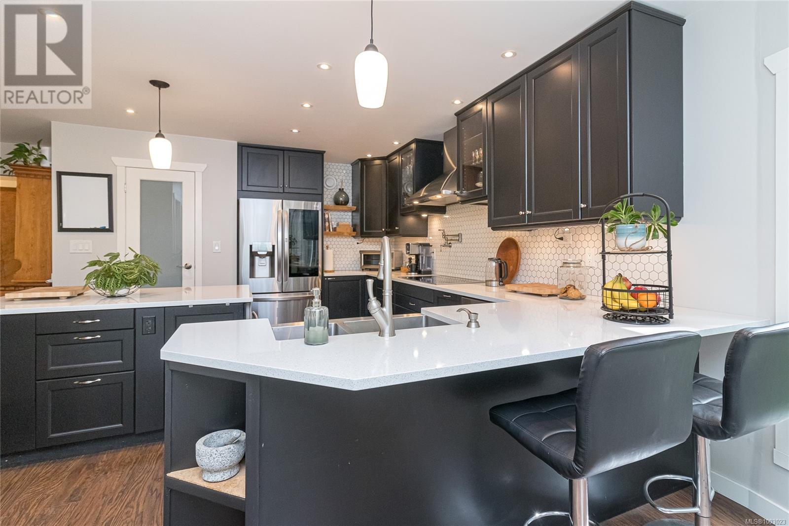 885 Falkirk Ave, North Saanich