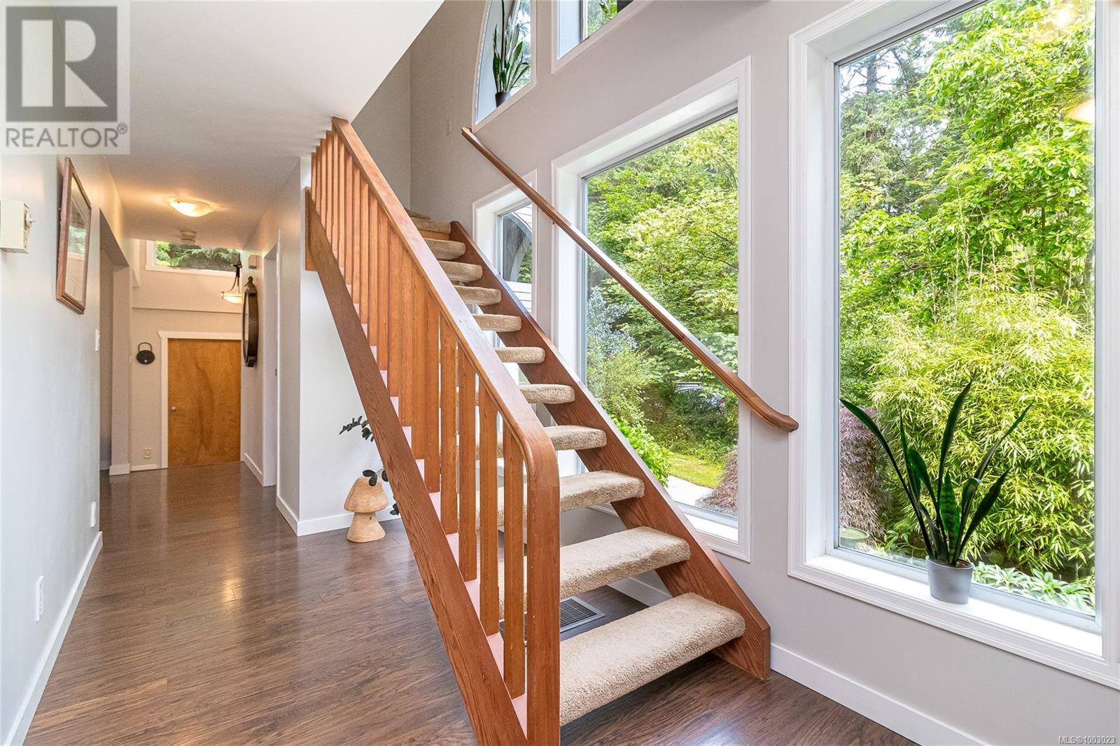 885 Falkirk Ave, North Saanich