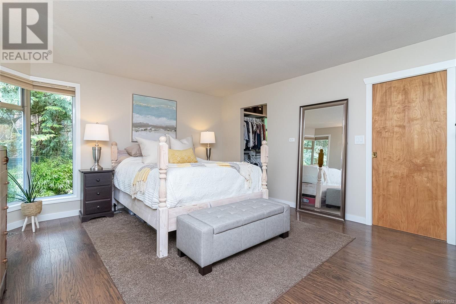 885 Falkirk Ave, North Saanich
