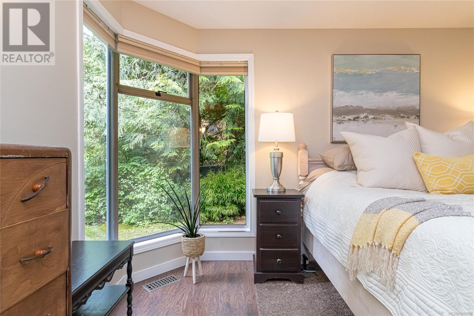 885 Falkirk Ave, North Saanich