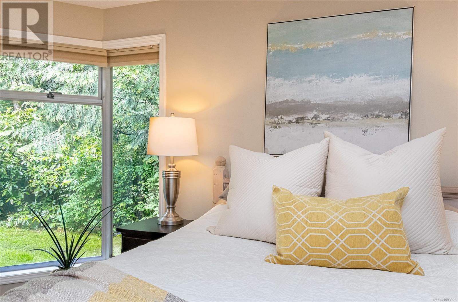 885 Falkirk Ave, North Saanich