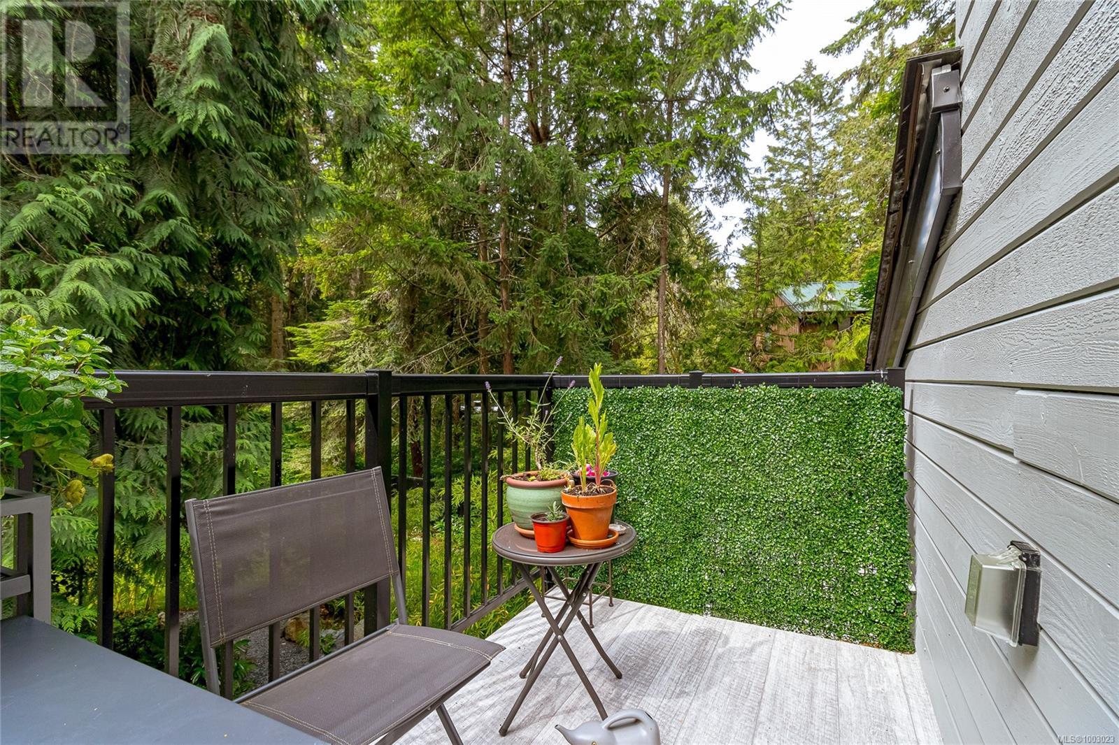 885 Falkirk Ave, North Saanich