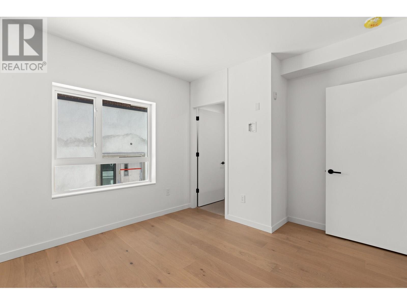 Photo 7 of 4805 Laurel Street, Vancouver BC
