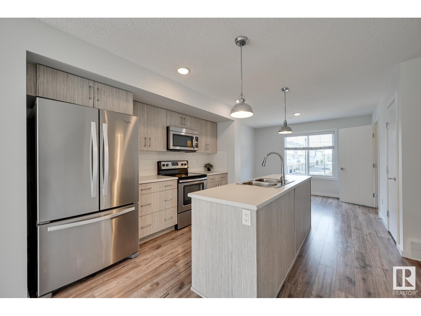 Photo 12 of 26 2215 24 St Nw, Edmonton AB