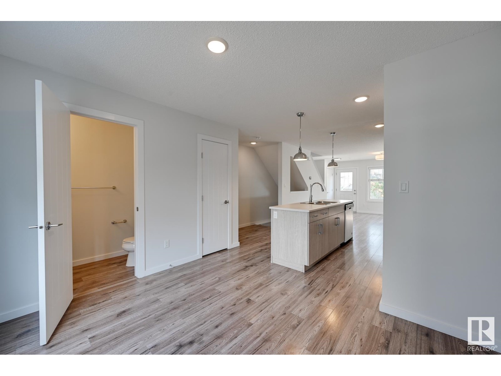 Photo 7 of 26 2215 24 St Nw, Edmonton AB