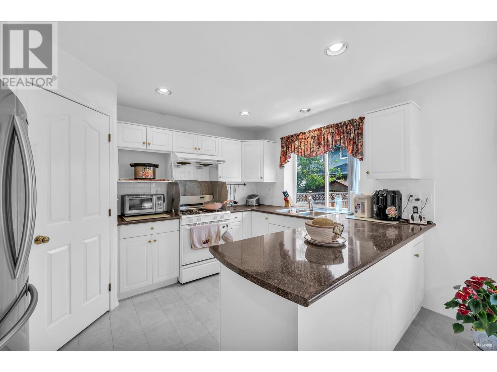Photo 6 of 22411 Cochrane Drive, Richmond BC