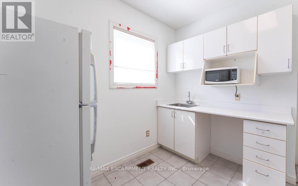 Photo 10 of 3 923 Brant Street, Burlington ON