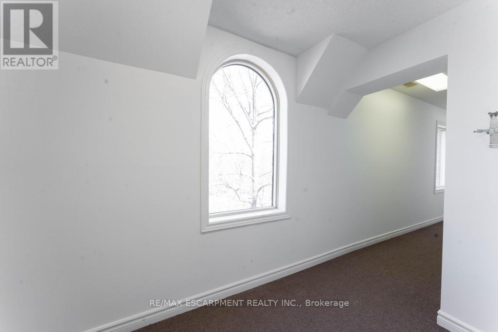 Photo 21 of 3 923 Brant Street, Burlington ON