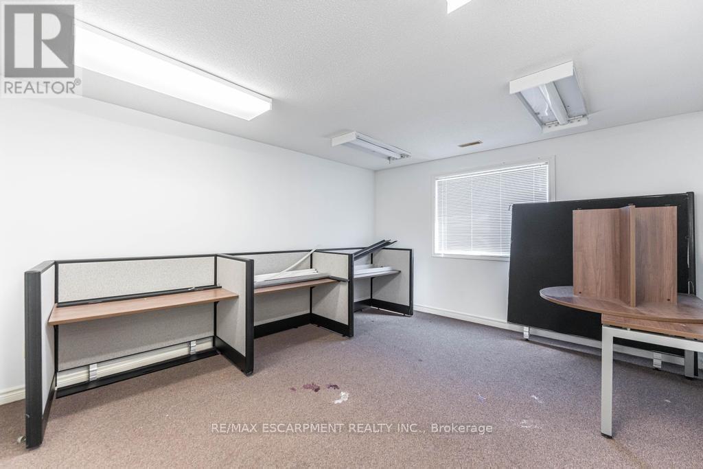 Photo 8 of 3 923 Brant Street, Burlington ON