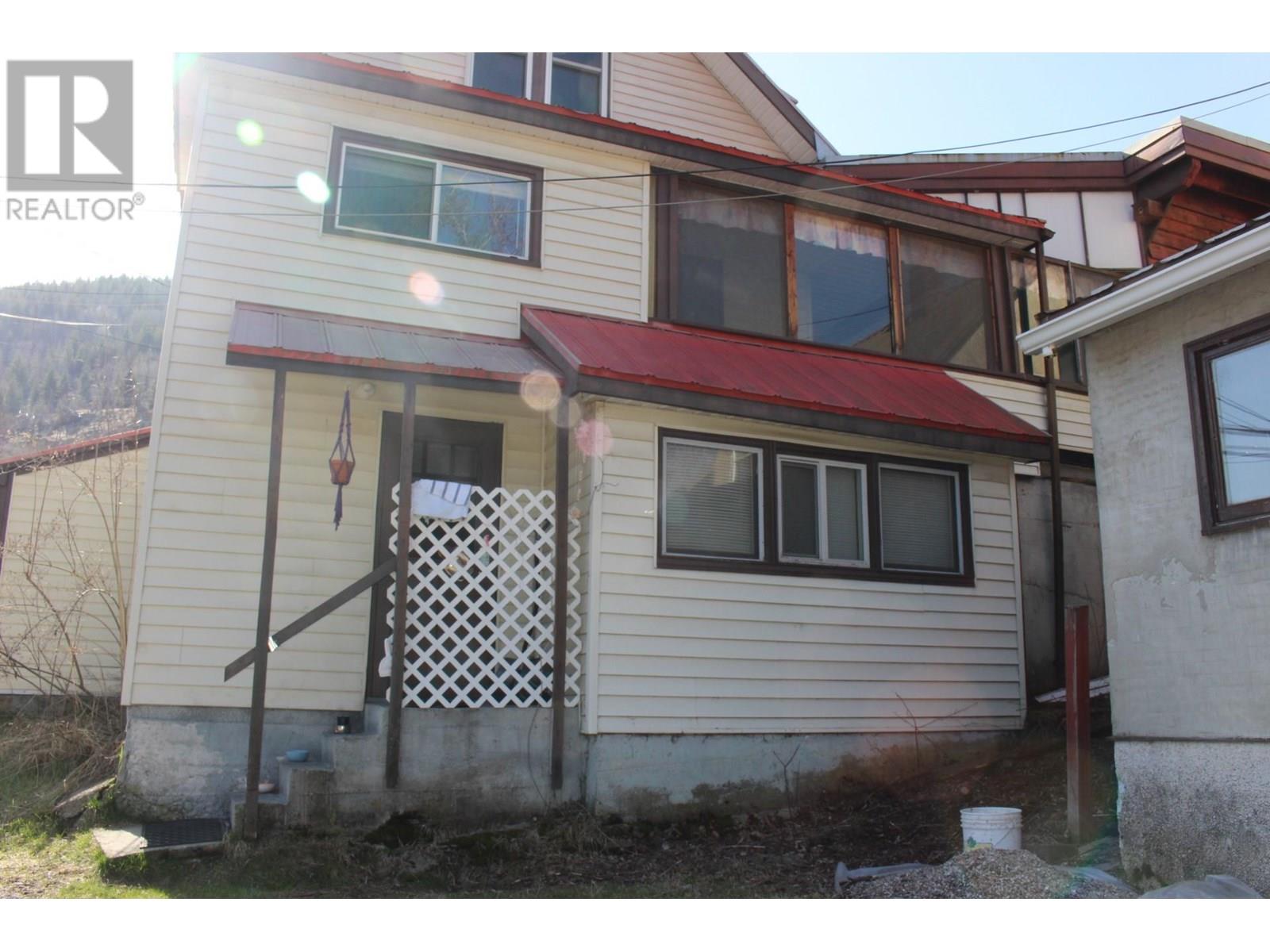953 Aspen Street, Trail