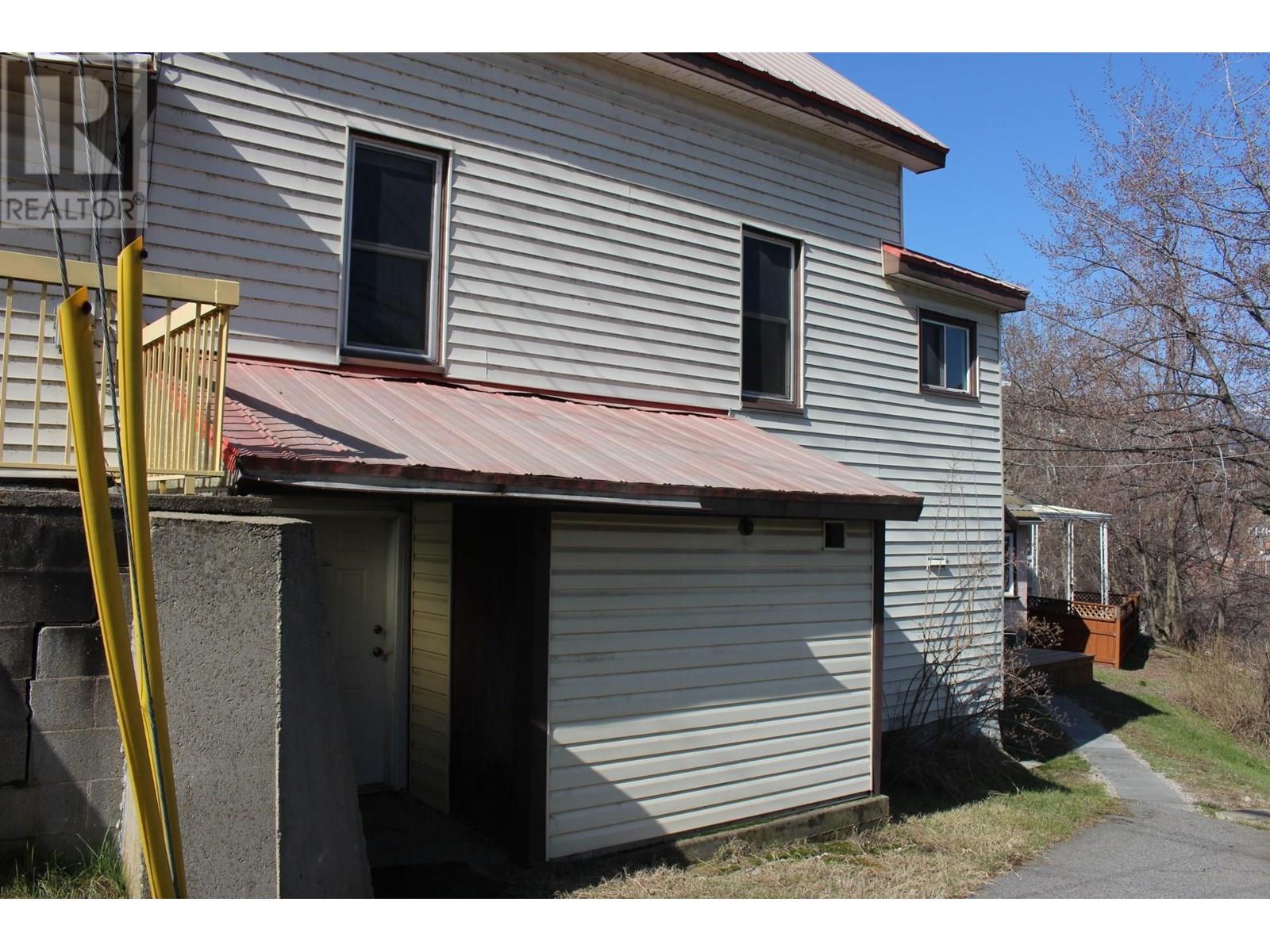 953 Aspen Street, Trail