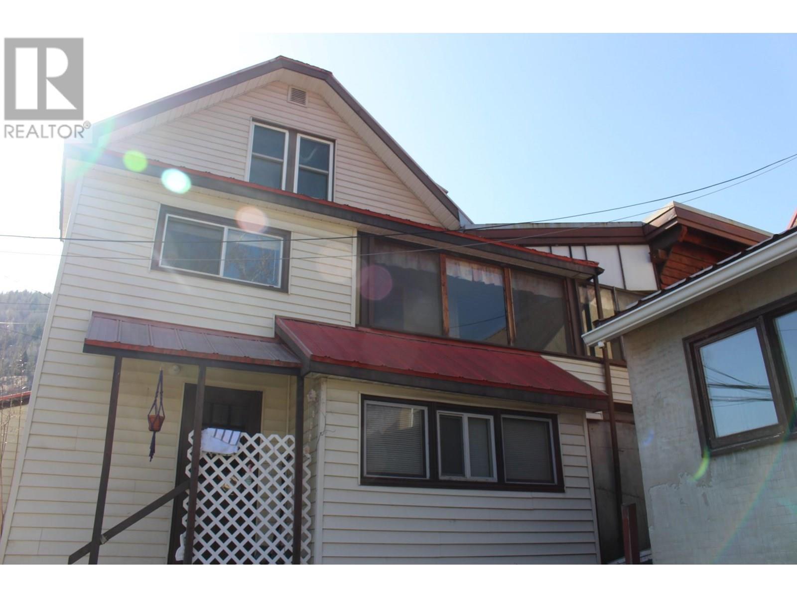 953 Aspen Street, Trail