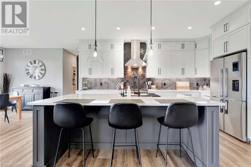 Photo 4 of 14 Hudson Drive, Brantford ON