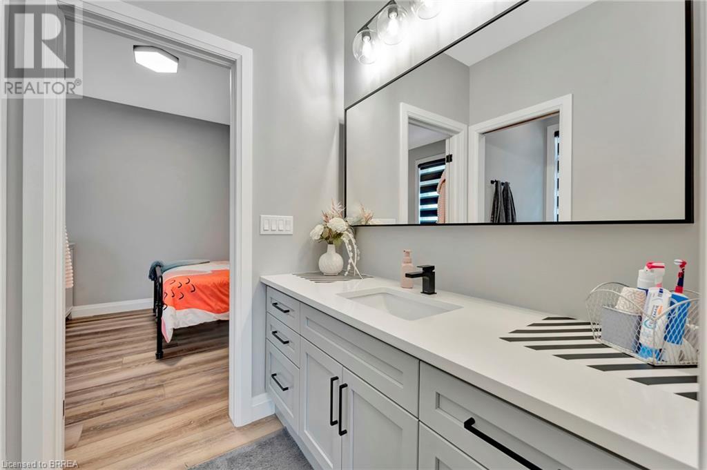 Photo 37 of 14 Hudson Drive, Brantford ON