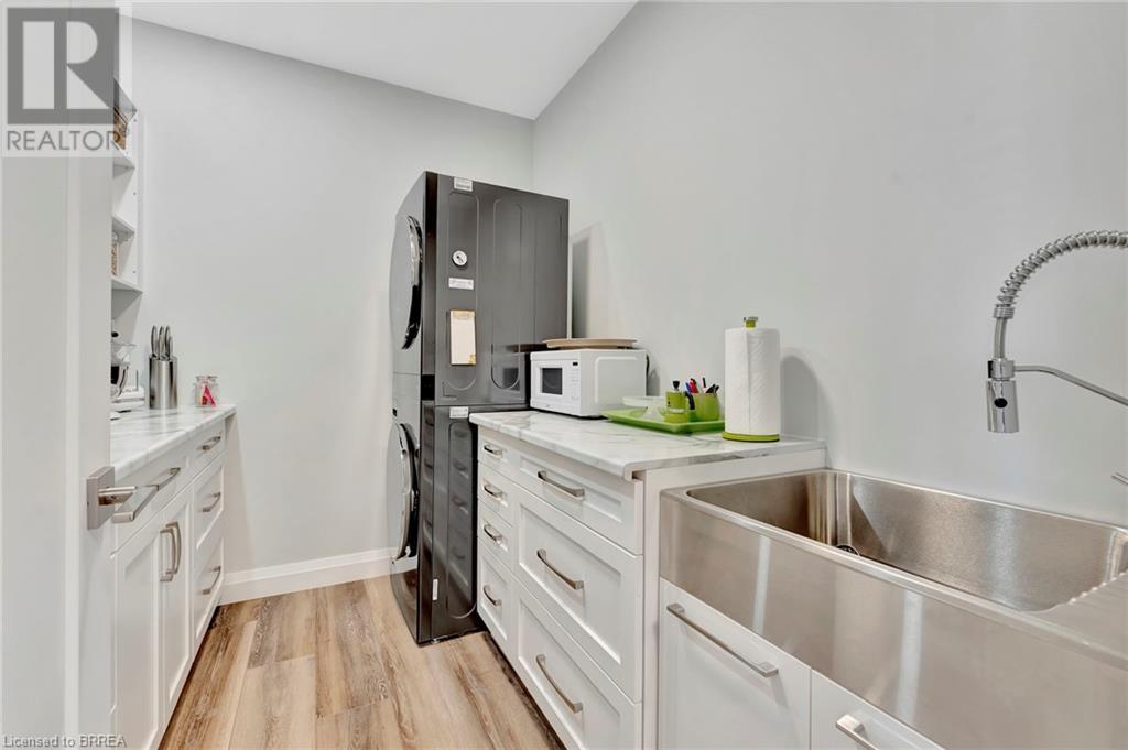 Photo 26 of 14 Hudson Drive, Brantford ON