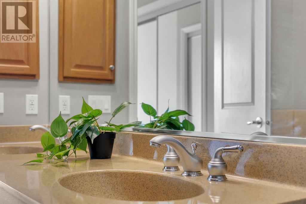 Single Family House for Sale in    Avenue NW Hounsfield Heights/Briar Hill Calgary 