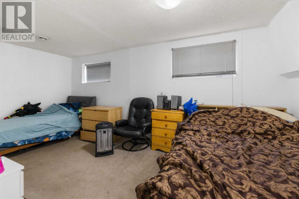Single Family House Bi-level for Sale in   Street NE Temple Calgary 