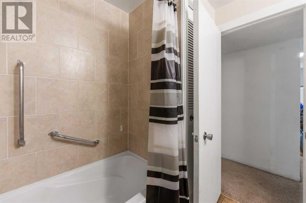 Single Family House Bi-level for Sale in   Street NE Temple Calgary 