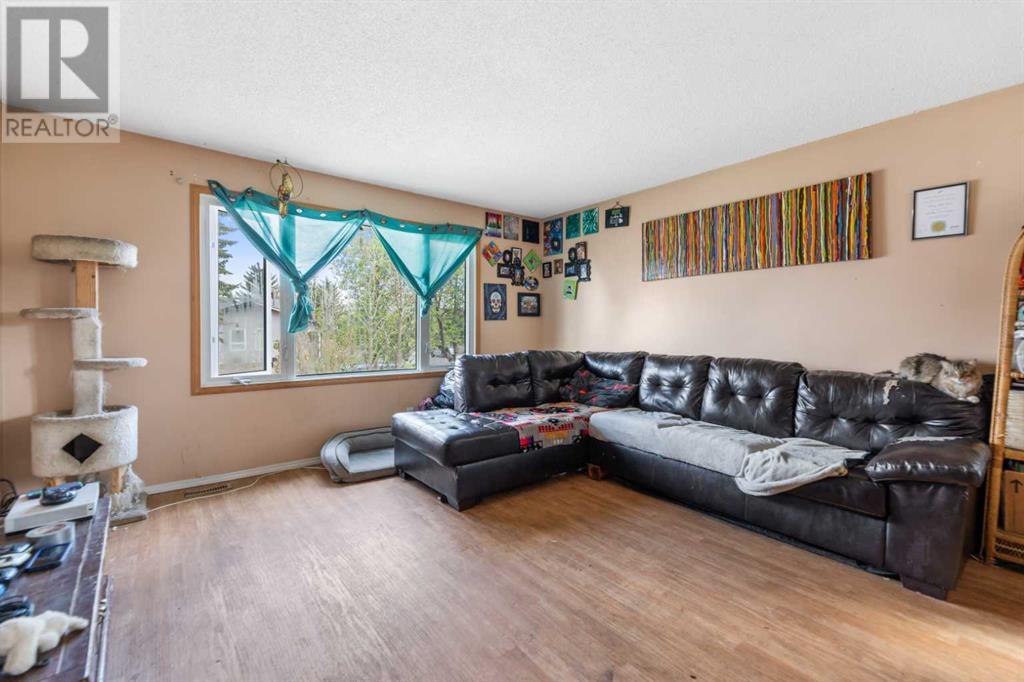 Single Family House Bi-level for Sale in   Street NE Temple Calgary 