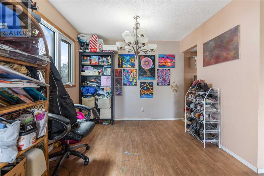 Single Family House Bi-level for Sale in   Street NE Temple Calgary 