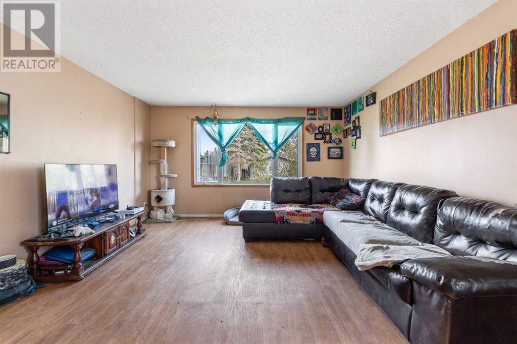 Single Family House Bi-level for Sale in   Street NE Temple Calgary 