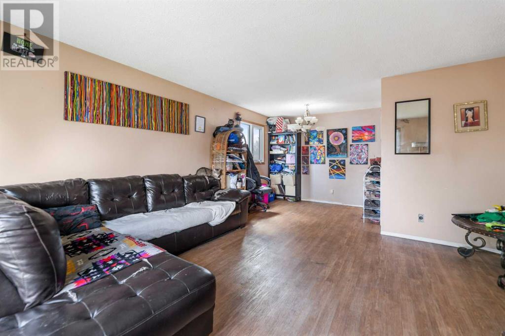 Single Family House Bi-level for Sale in   Street NE Temple Calgary 