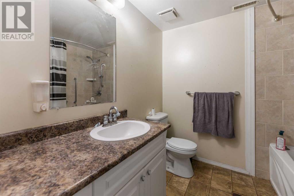 Single Family House Bi-level for Sale in   Street NE Temple Calgary 