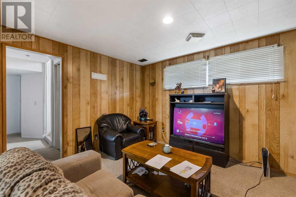 Single Family House Bi-level for Sale in   Street NE Temple Calgary 