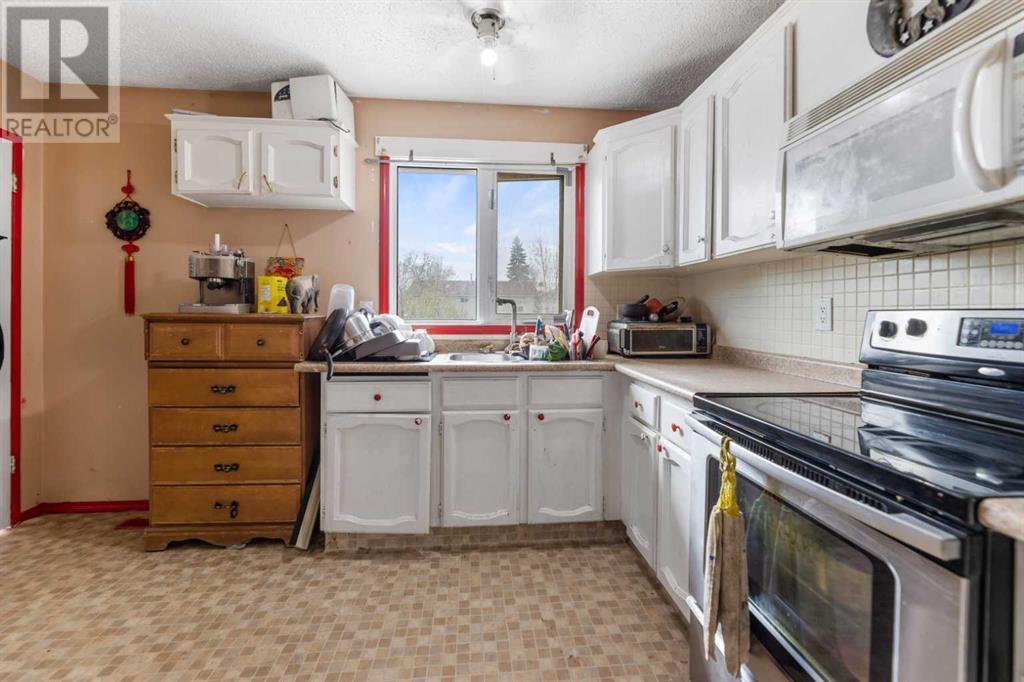 Single Family House Bi-level for Sale in   Street NE Temple Calgary 
