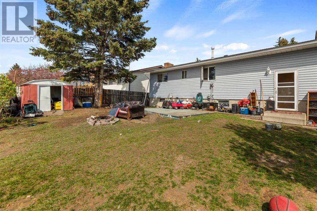 Single Family House Bi-level for Sale in   Street NE Temple Calgary 