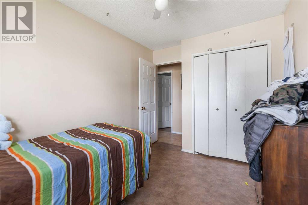 Single Family House Bi-level for Sale in   Street NE Temple Calgary 