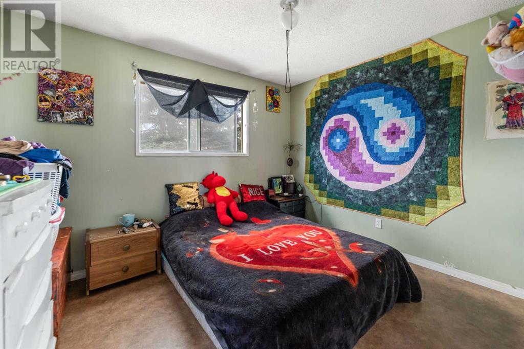 Single Family House Bi-level for Sale in   Street NE Temple Calgary 