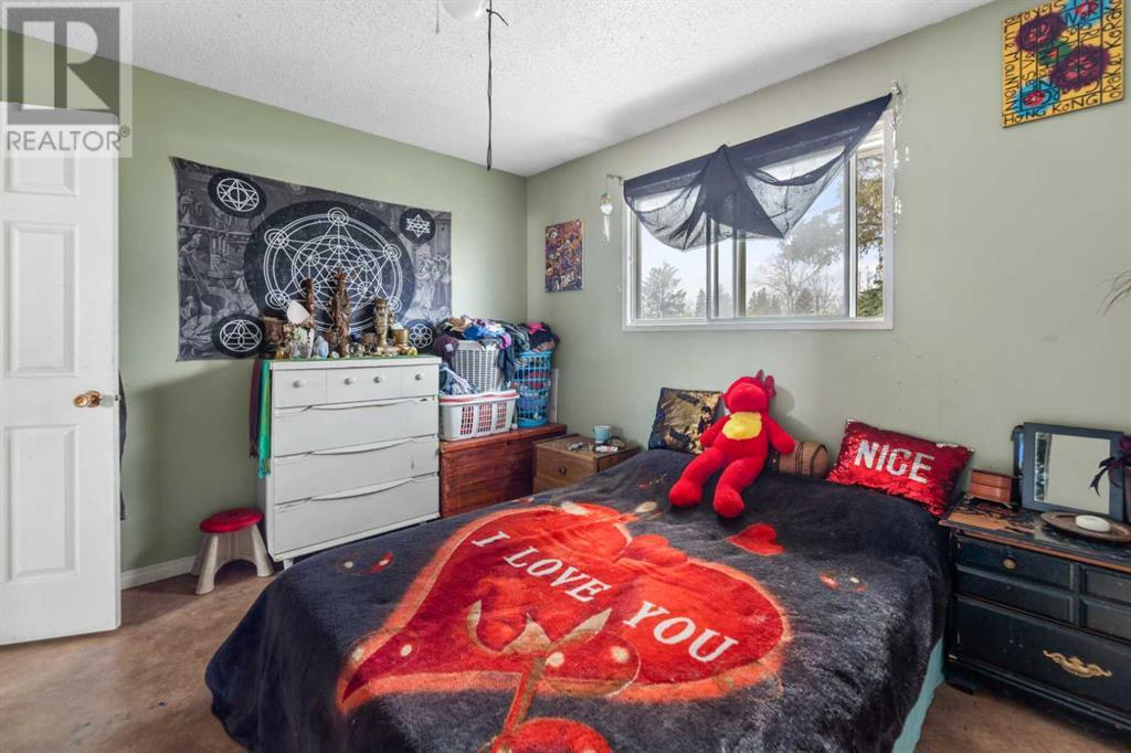 Single Family House Bi-level for Sale in   Street NE Temple Calgary 