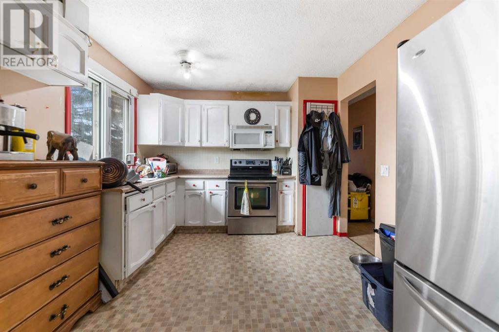 Single Family House Bi-level for Sale in   Street NE Temple Calgary 