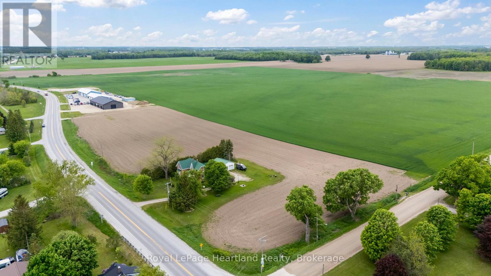 Photo 7 of 2033 Harriston Road, Howick ON