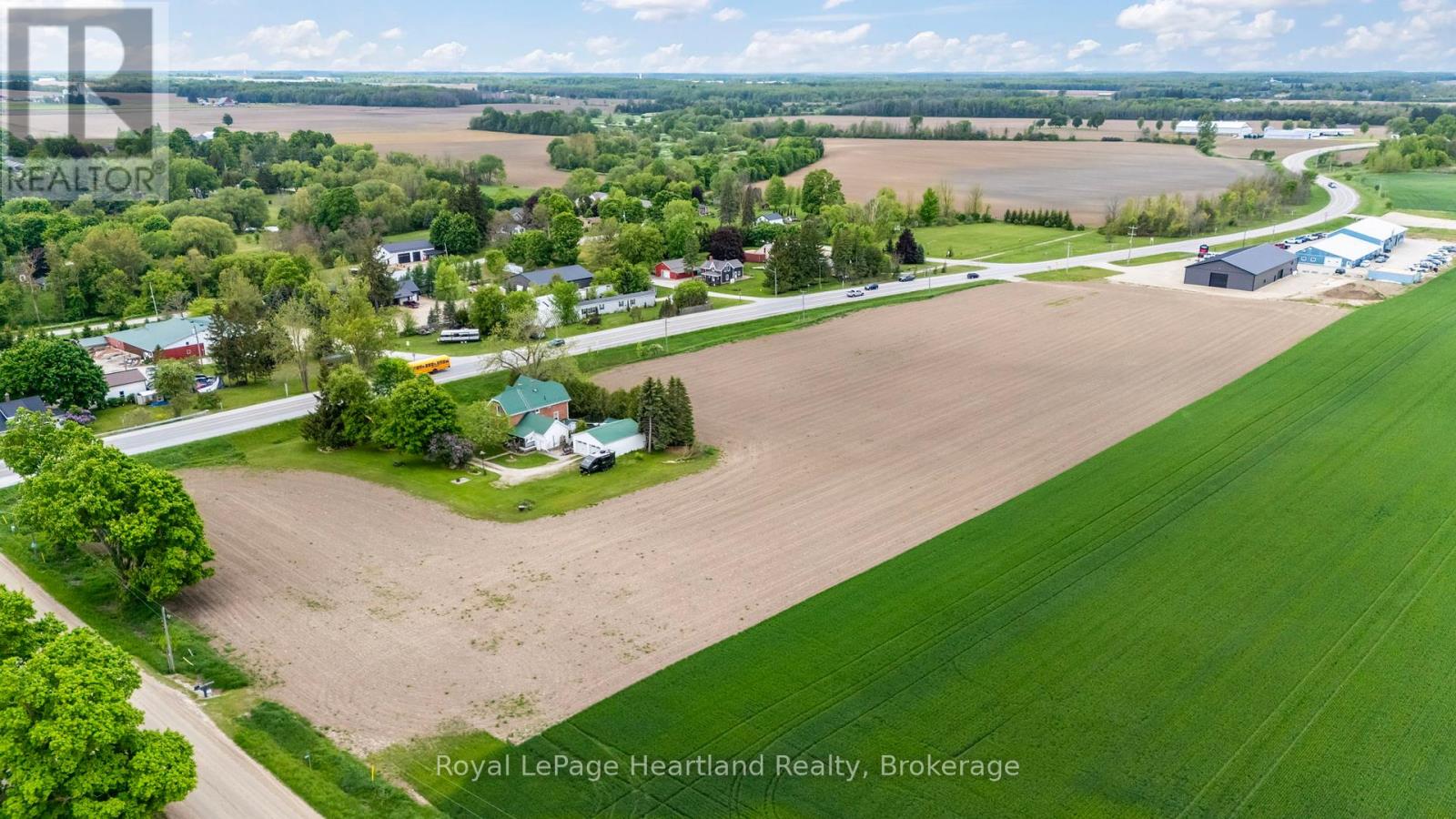 Photo 5 of 2033 Harriston Road, Howick ON