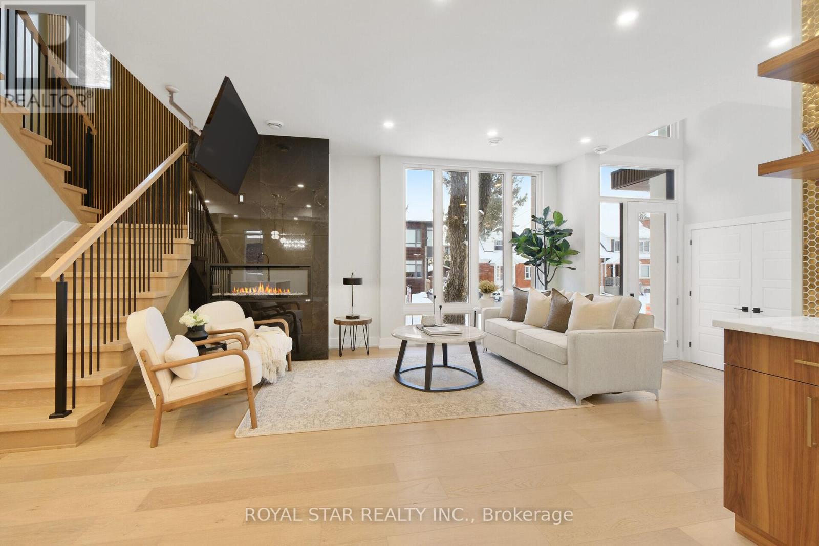 Photo 2 of 253 Duncairn Avenue, Ottawa ON