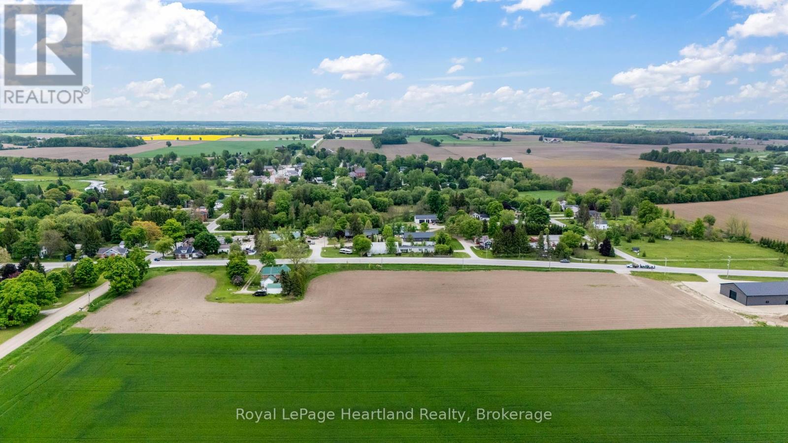 Photo 3 of 2027 Harriston Road, Howick ON