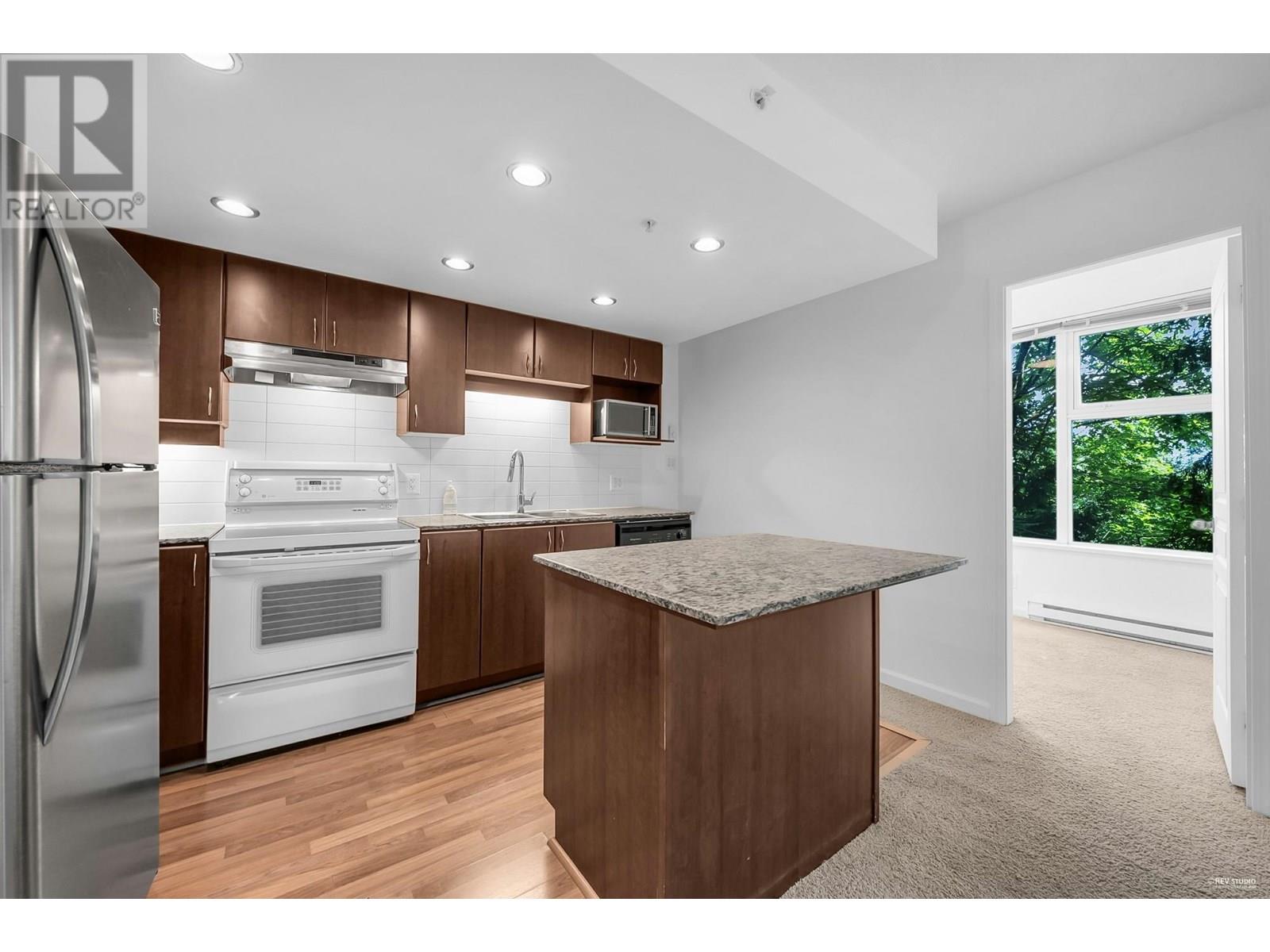 Photo 14 of 207 9262 University Crescent, Burnaby BC
