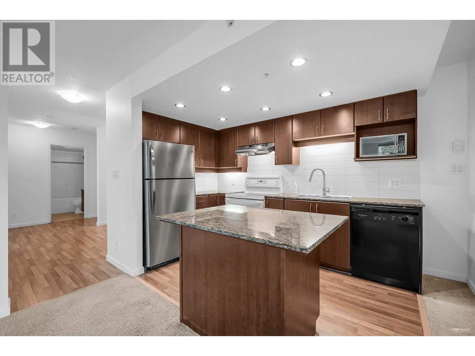 Photo 11 of 207 9262 University Crescent, Burnaby BC