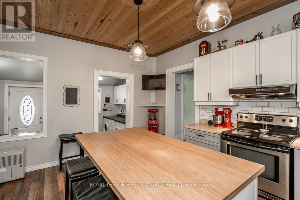 Photo 15 of 7424 County Rd 91 Road, Clearview ON