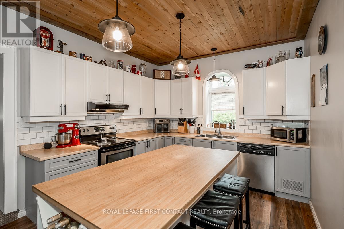 Photo 19 of 7424 County Rd 91 Road, Clearview ON