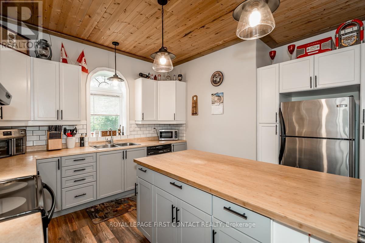 Photo 35 of 7424 County Rd 91 Road, Clearview ON