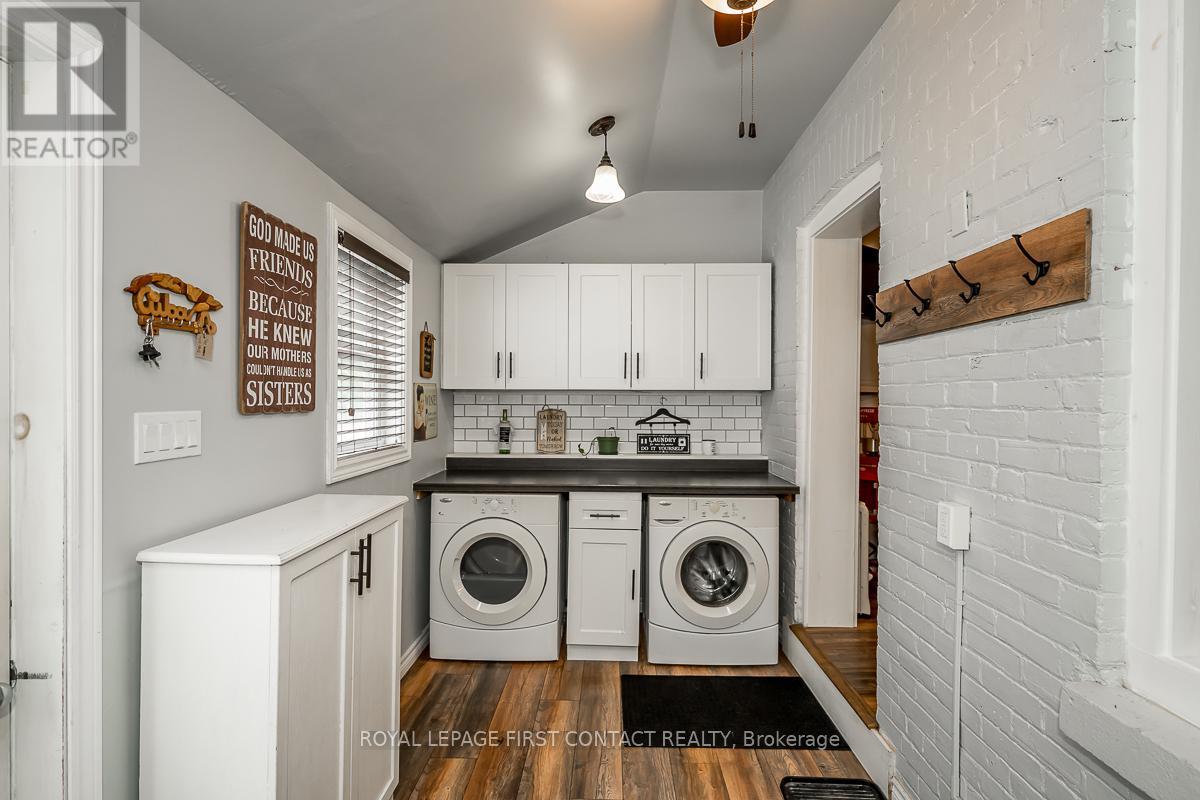 Photo 12 of 7424 County Rd 91 Road, Clearview ON