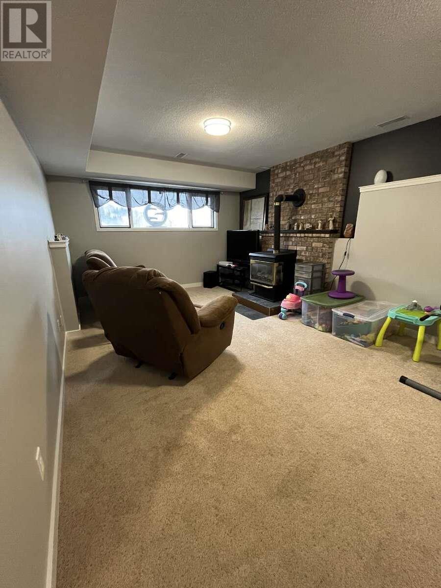 27 Preston Crescent, Enderby
