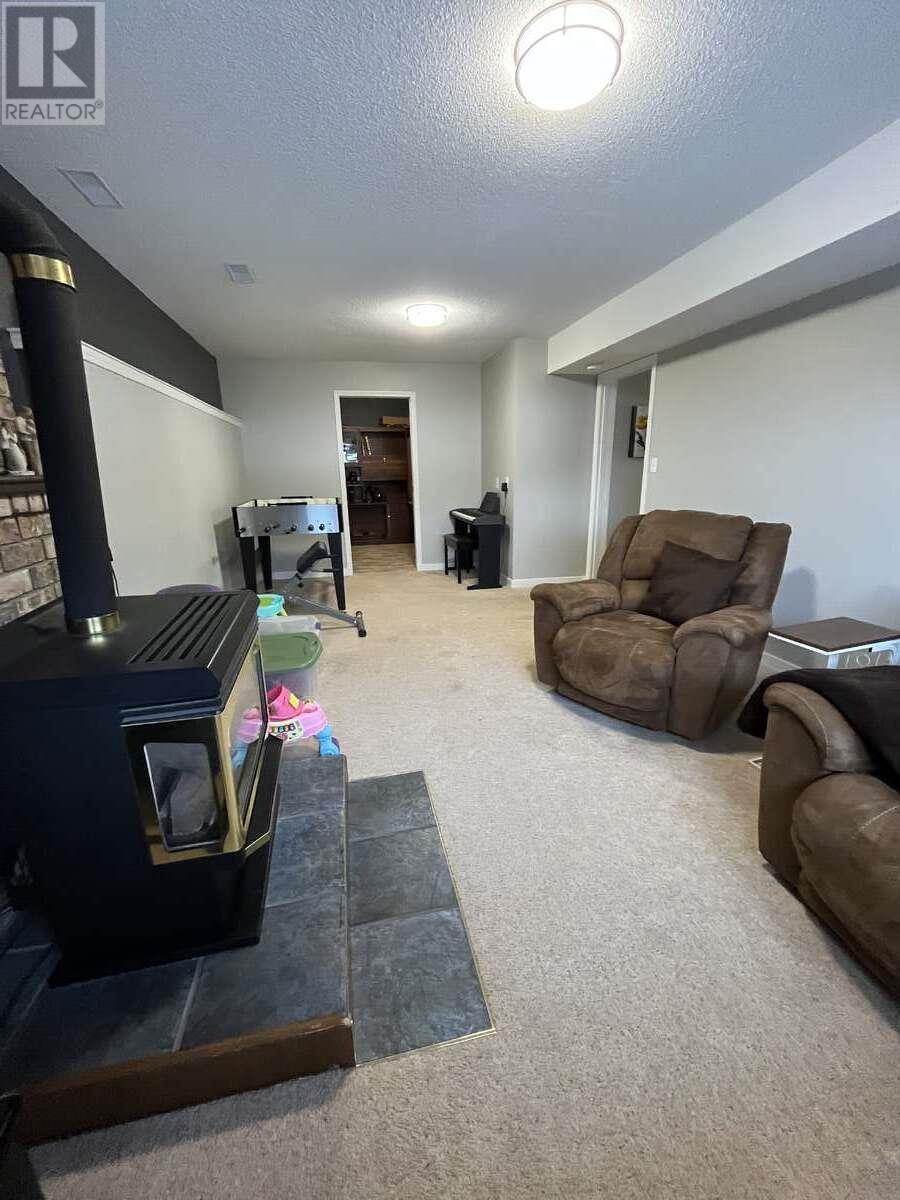 27 Preston Crescent, Enderby